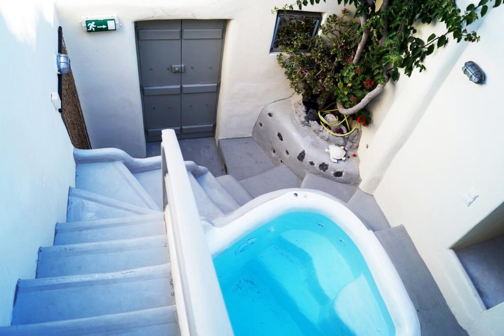 unde-ne-cazam-emporio-santorini-2