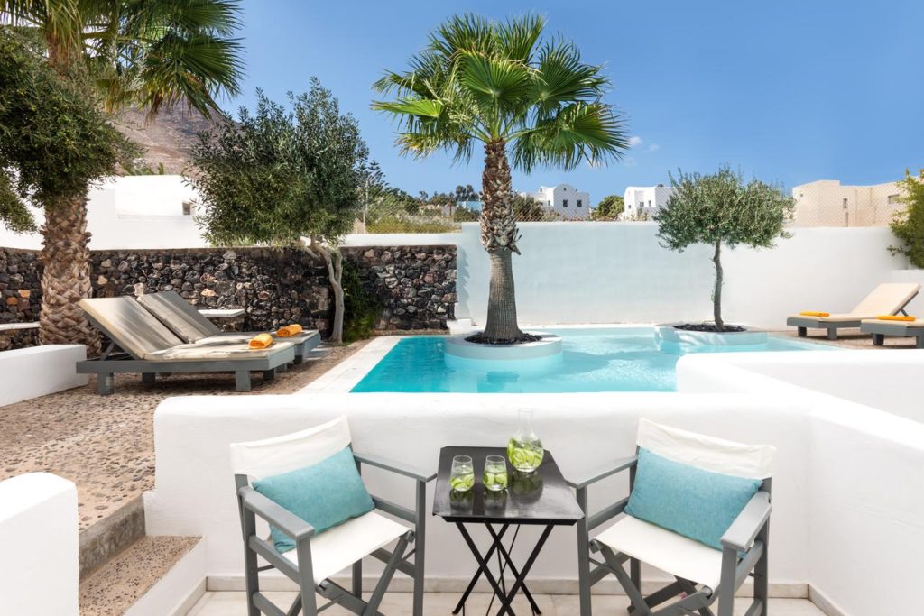 unde-ne-cazam-kamari-santorini-2