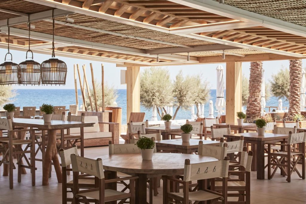 unde-ne-cazam-kamari-santorini-5