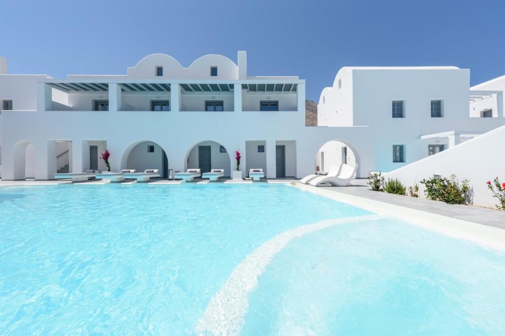 unde-stam-in-perissa-santorini-1
