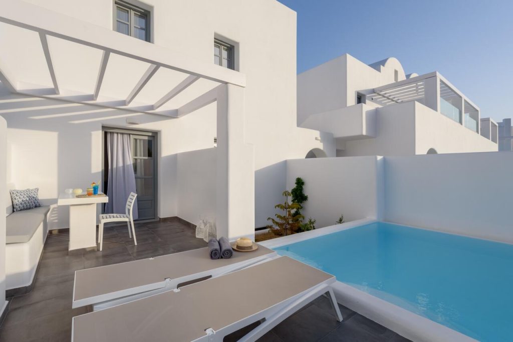 unde-stam-in-perissa-santorini-2