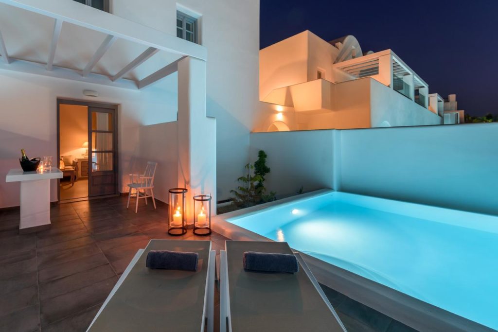 unde-stam-in-perissa-santorini-3