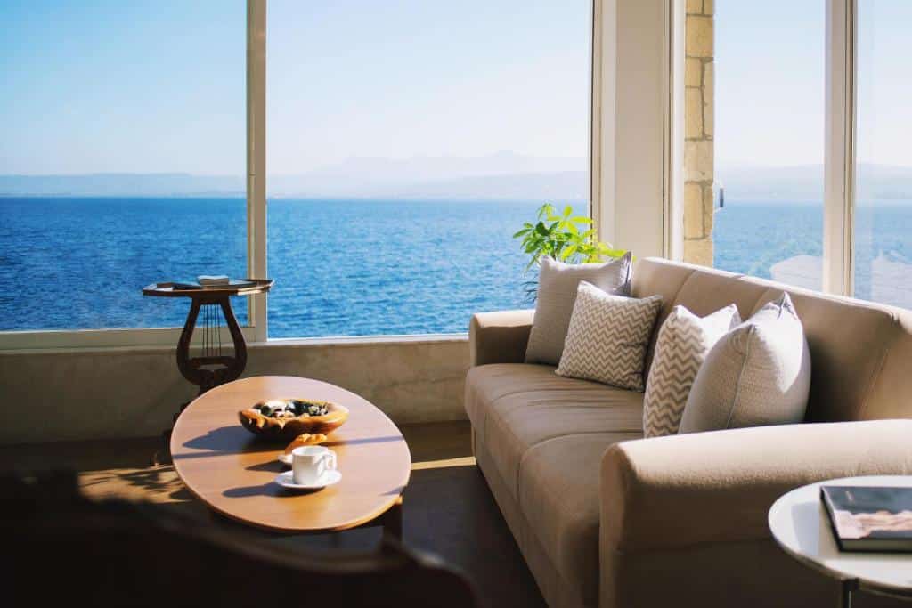 Karalis Beach boutique hotel above Navarino Bay in Pylos