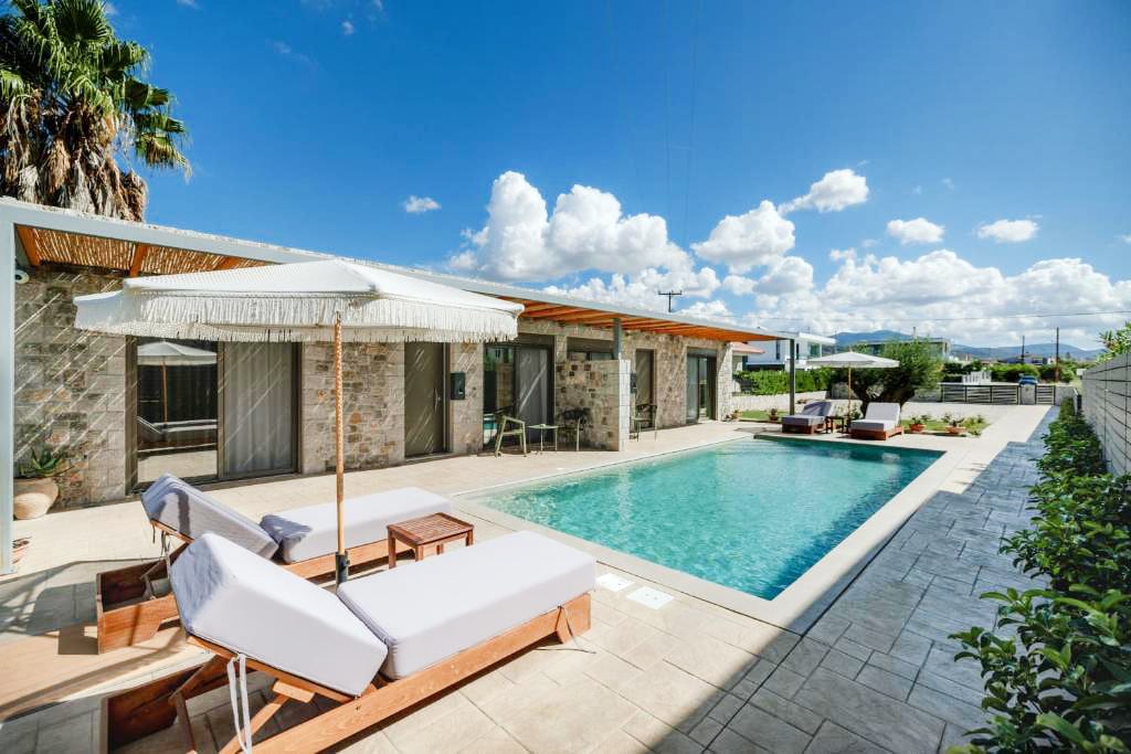 NIAMA Luxury Apartments with private pool near Nafplio