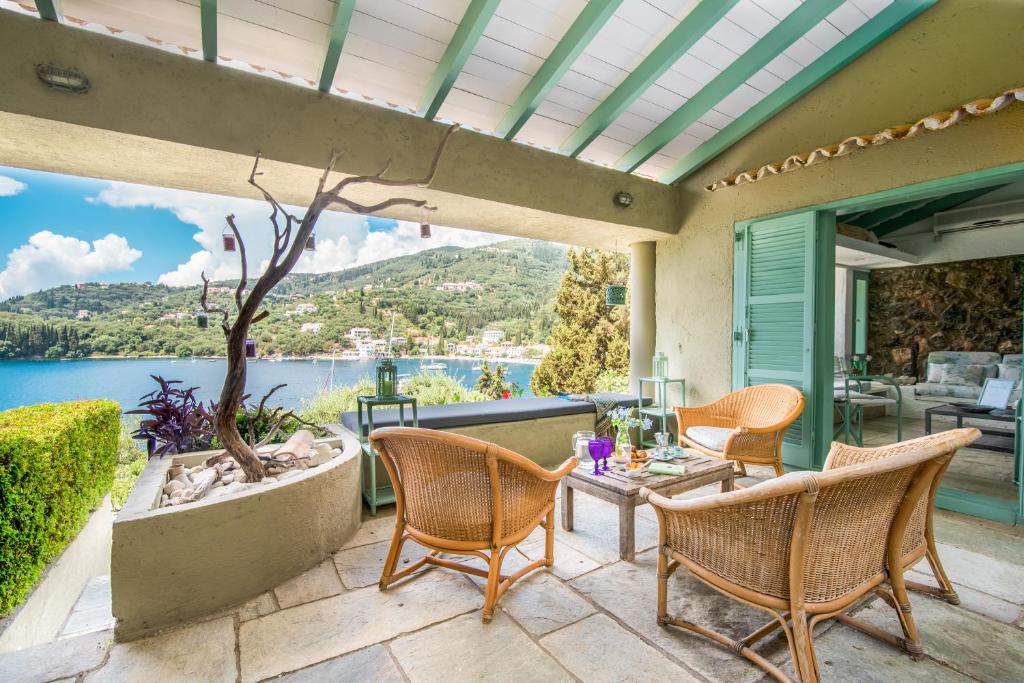 kala.mia charming sea view villa1