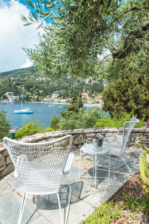 kala.mia charming sea view villa2
